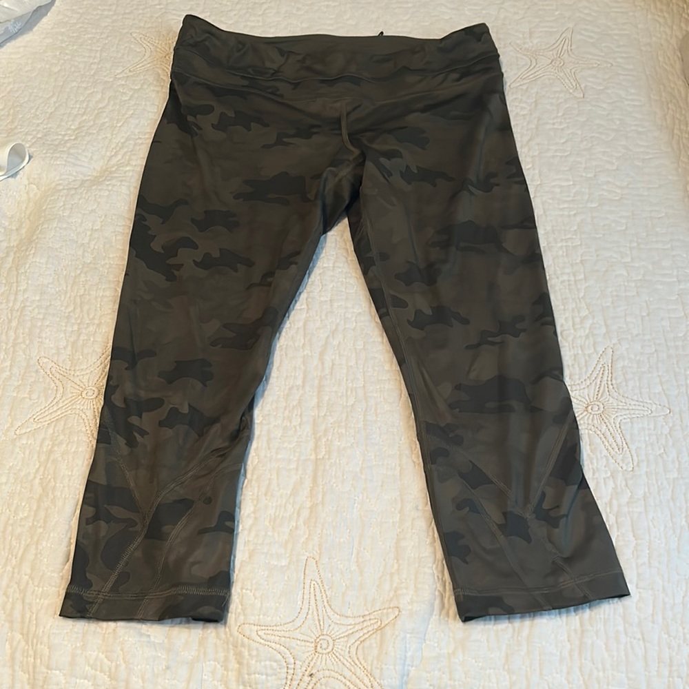 Lululemon camo capri leggings. Size 10